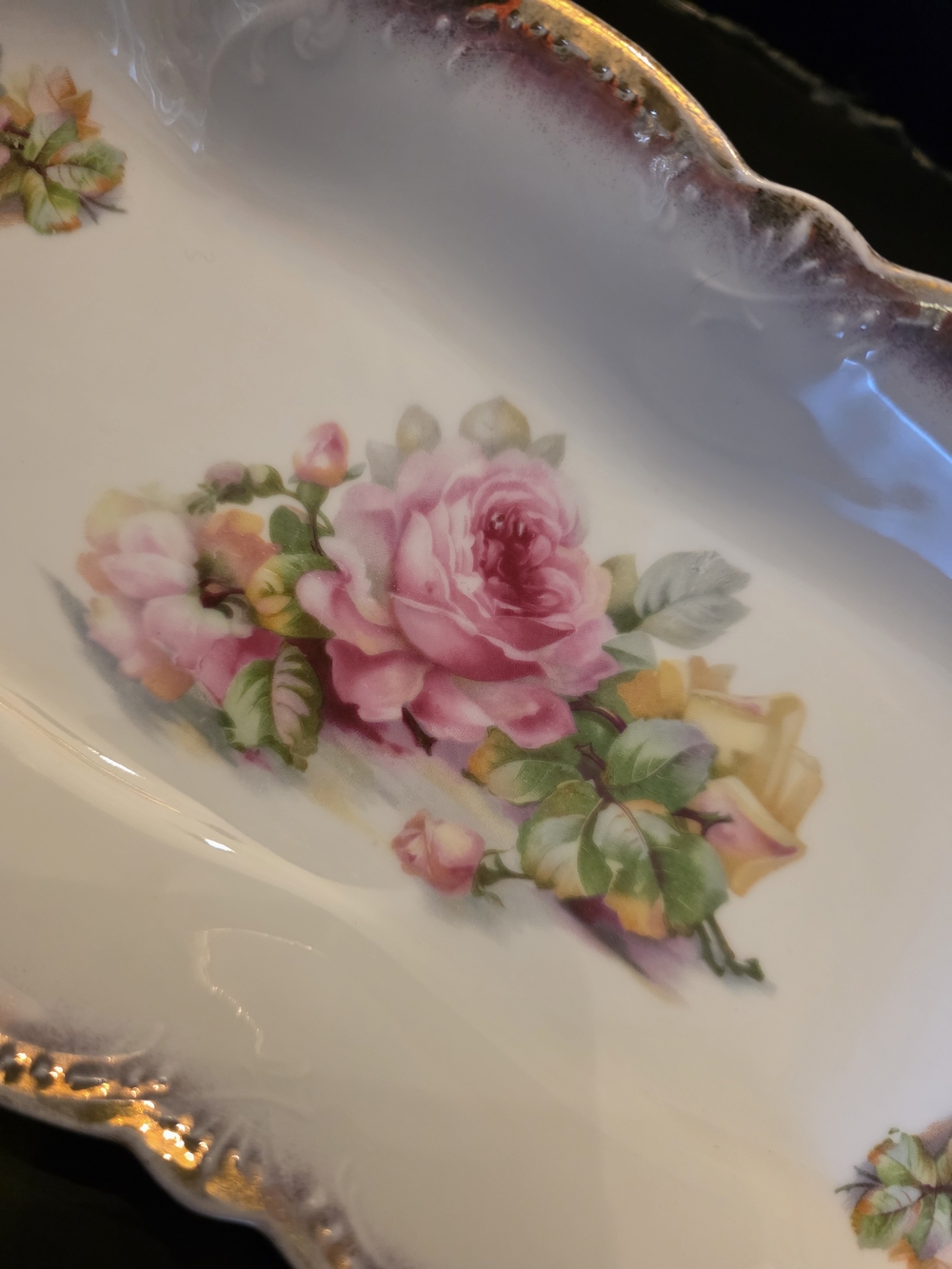 Reticulated Porcelain Serving Tray – Early 1900s – Hand‑Painted Roses - Picture 4 of 10